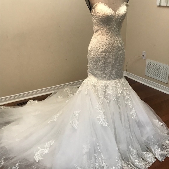 Wedding Dress - Picture 2 of 7